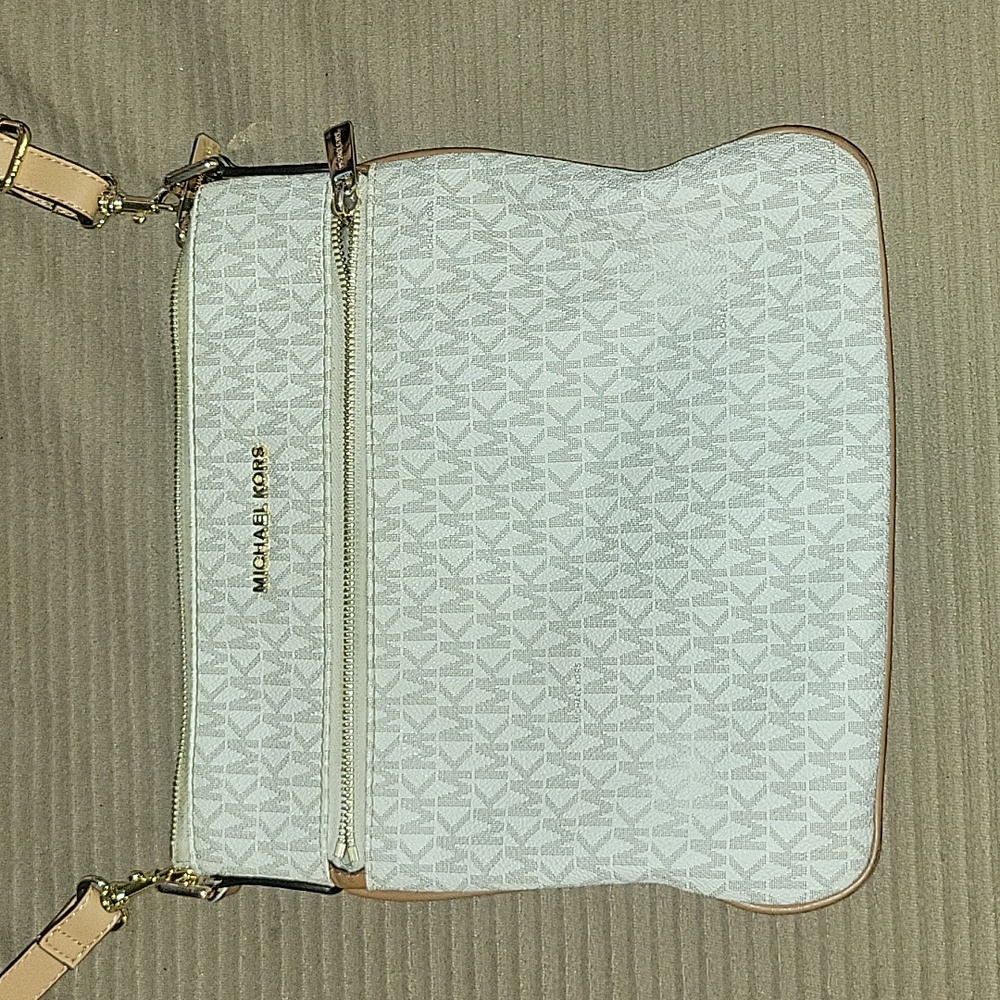 Michael kors crossbody